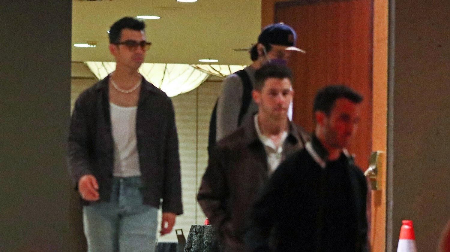 Jonas Brothers Leave a Studio After Reportedly Filming New Music Video (Photos)